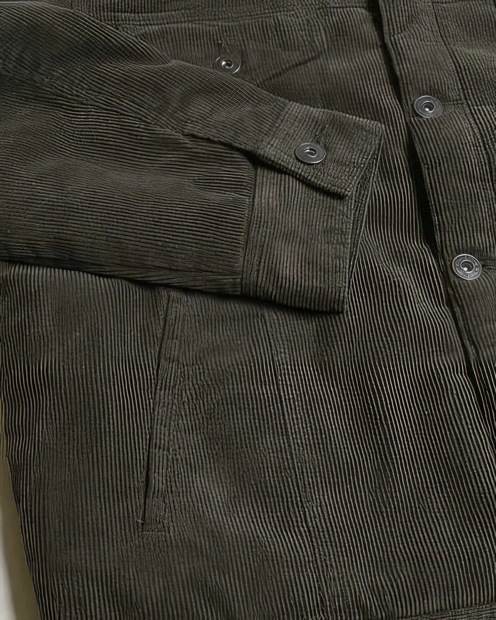 Casual Corduroy Lined Trucker Jacket: Classic Style with Modern Comfort